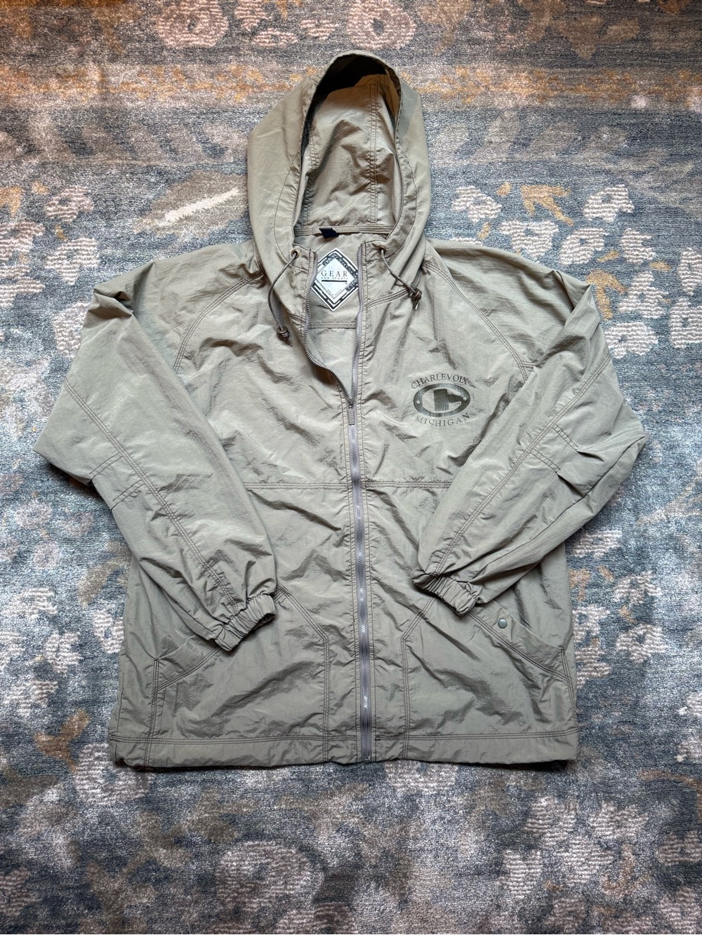 Lightweight Hooded Windbreaker in Olive